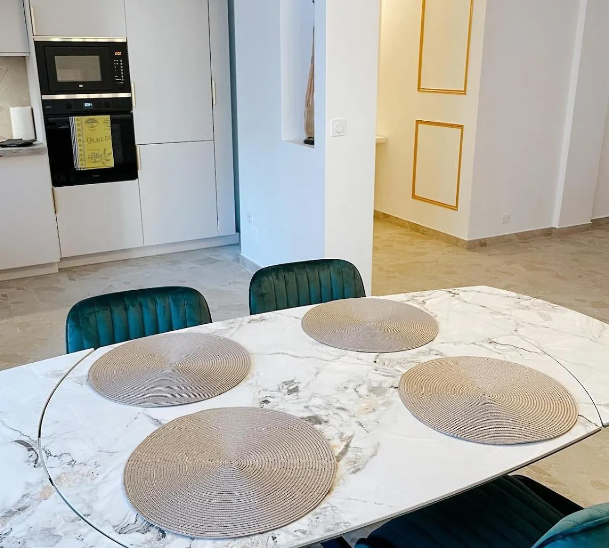 Appartement De Luxe Climatise, Parking & 2 Balcons 滨海自由城