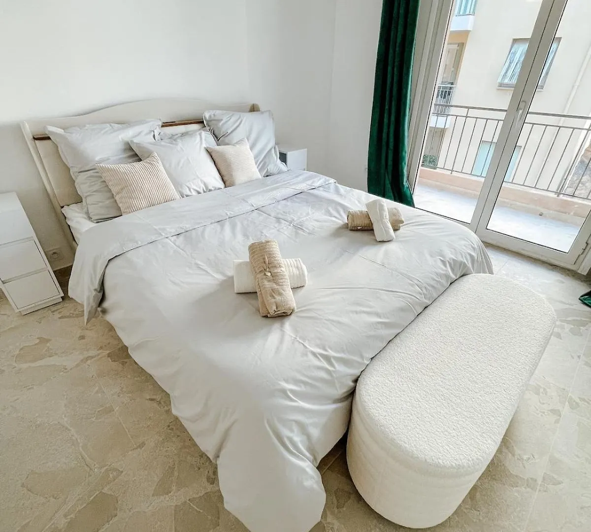 公寓 Appartement De Luxe Climatise, Parking & 2 Balcons 滨海自由城