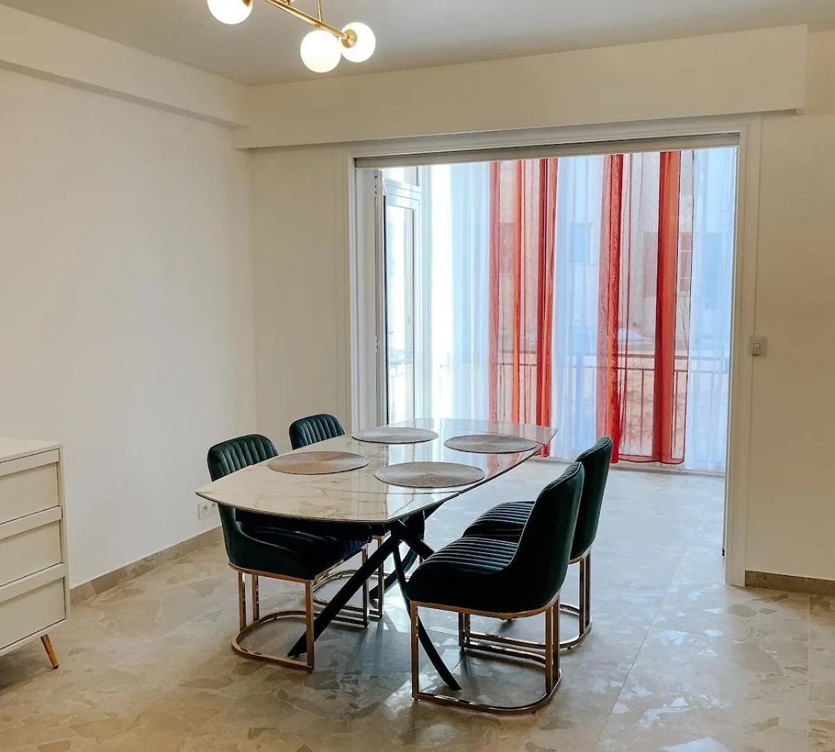 公寓 Appartement De Luxe Climatise, Parking & 2 Balcons 滨海自由城