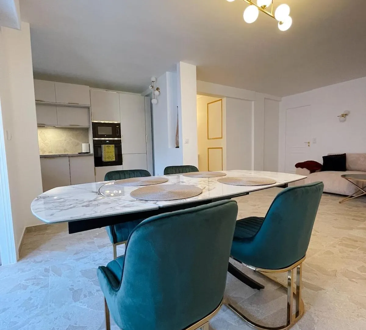 Appartement De Luxe Climatise, Parking & 2 Balcons 滨海自由城 0*,  法国