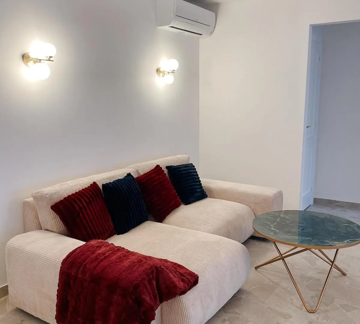 Appartement De Luxe Climatise, Parking & 2 Balcons 滨海自由城 0*,  法国
