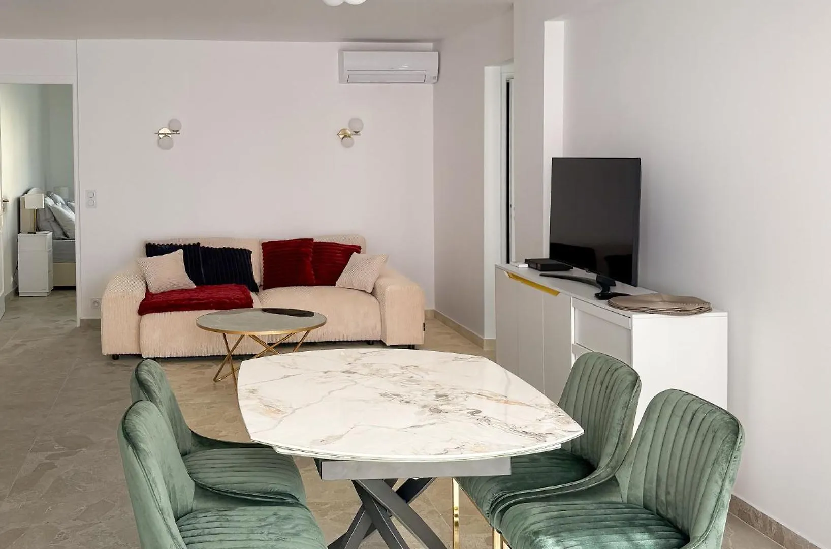 Appartement De Luxe Climatise, Parking & 2 Balcons 滨海自由城
